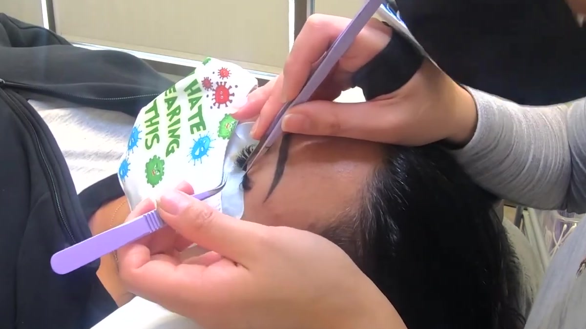 How Long Do Lash Extensions Last? A Lash Artist Explains